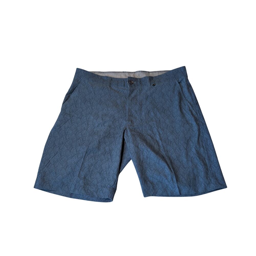 V46 Men's Golf shorts, lightweight, performance, size 36; Navy Blue pattern